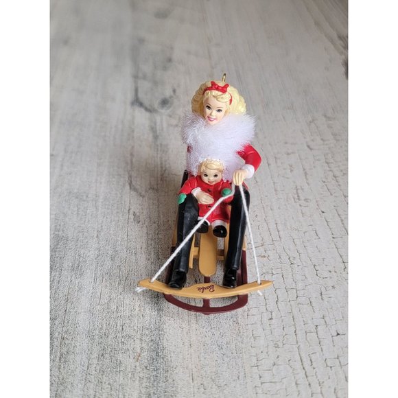 Hallmark 2000 winter fun with Barbie and Kelly ornament Xmas - Picture 2 of 7